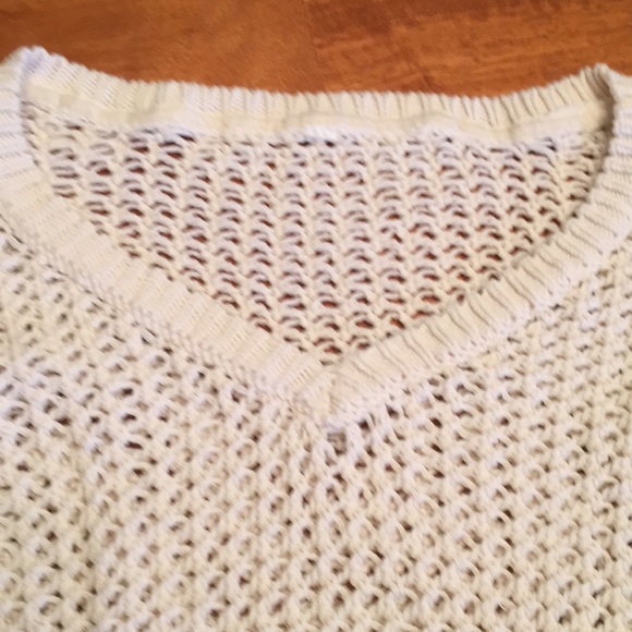 EUC loose knit v neck sweater- great for layering - Picture 3 of 4